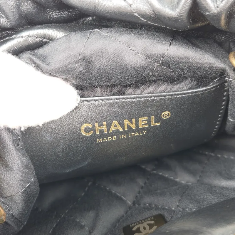 Chanel Shoulder Bag22Bag Black CC alfskinmini20 × 6 × 19 cm — detail view 3 of 11