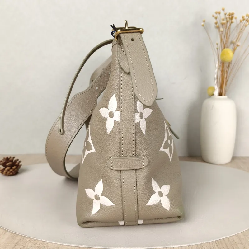 Louis Vuitton Crossbody Bag Carryall Calfskin Small29.5 × 12 × 24 cm — detail view 7 of 14