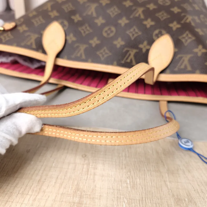 Louis Vuitton Shoulder Bag Neverfull Monogram PVC Medium 31 × 14 × 28 cm — detail view 1 of 11