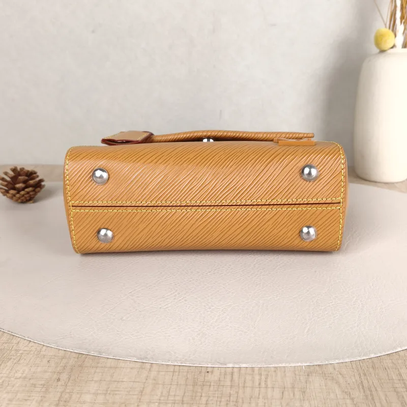 Louis Vuitton Crossbody Bag CLUNY Caramel Epi Embossed Calfskinmini20 × 7.5 × 16 cm — cover view 6 of 6