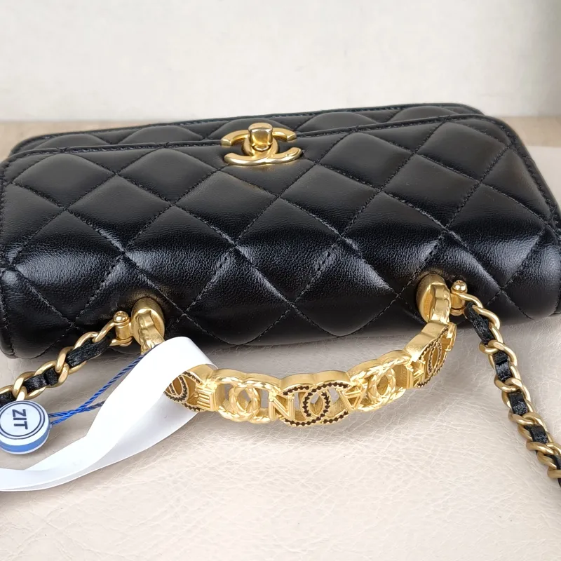 Chanel Crossbody Bag Black Lambskin 17 × 4 × 9 cm — detail view 5 of 12