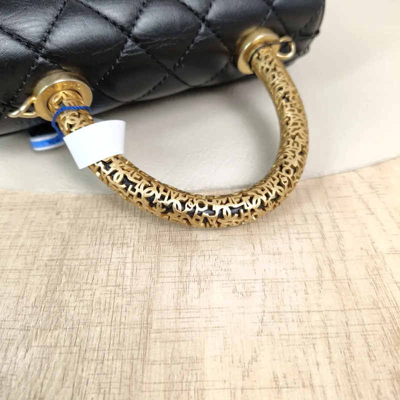 Chanel Top Handle Bag22a Coco Handle​Black CC alfskinmini19 × 9 × 13 cm — detail view 4 of 14
