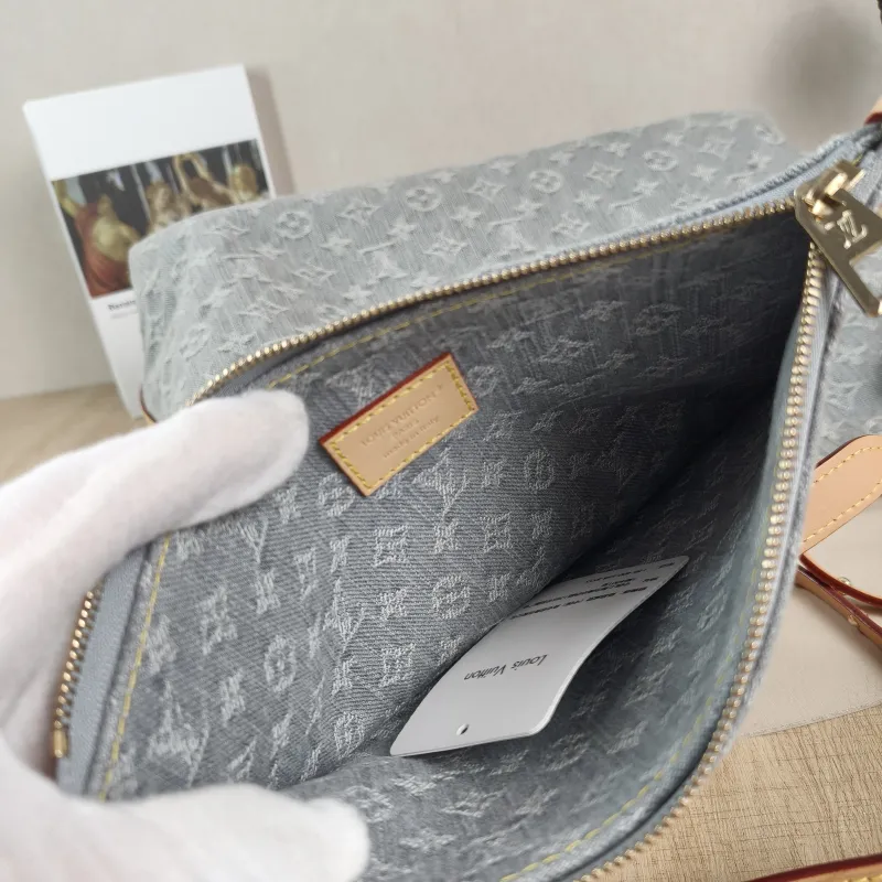 Louis Vuitton Crossbody Bag Carryall Grey Medium39 × 15 × 30 cm — detail view 14 of 14
