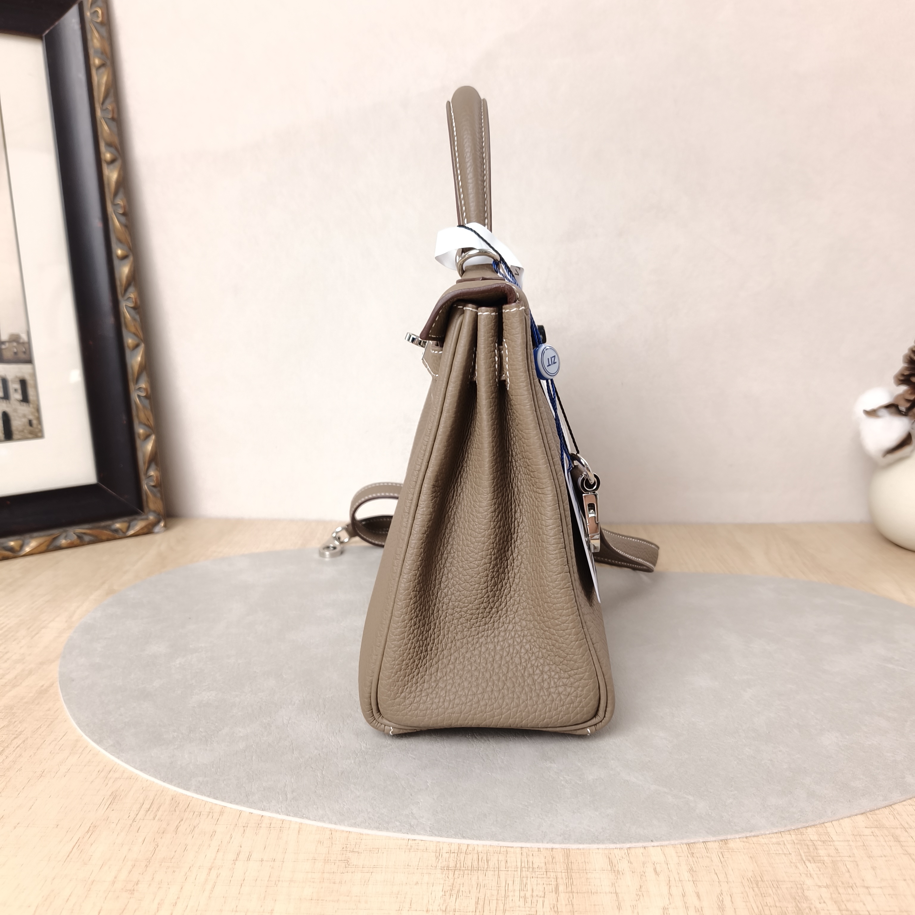 Hermès Shoulder Bag Kelly 25 Silver-Tone Hardware Togo Calfskin Small25 × 7 × 17 cm — cover view 2 of 11