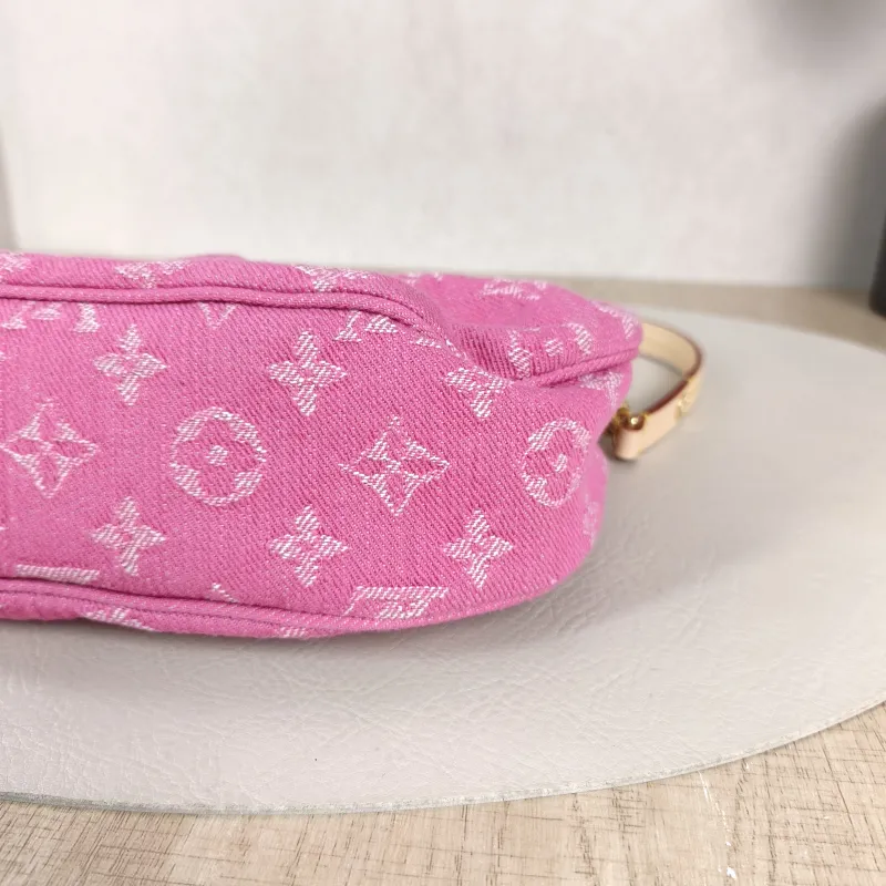 Louis Vuitton Shoulder Bag Pochette Valley Red One Size21 × 7 × 15 cm — detail view 9 of 10