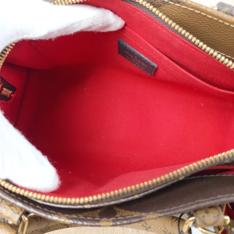 Louis Vuitton Crossbody Bag Onthego East West Monogram PVC Small 25 × 10 × 13 cm — detail view 9 of 12