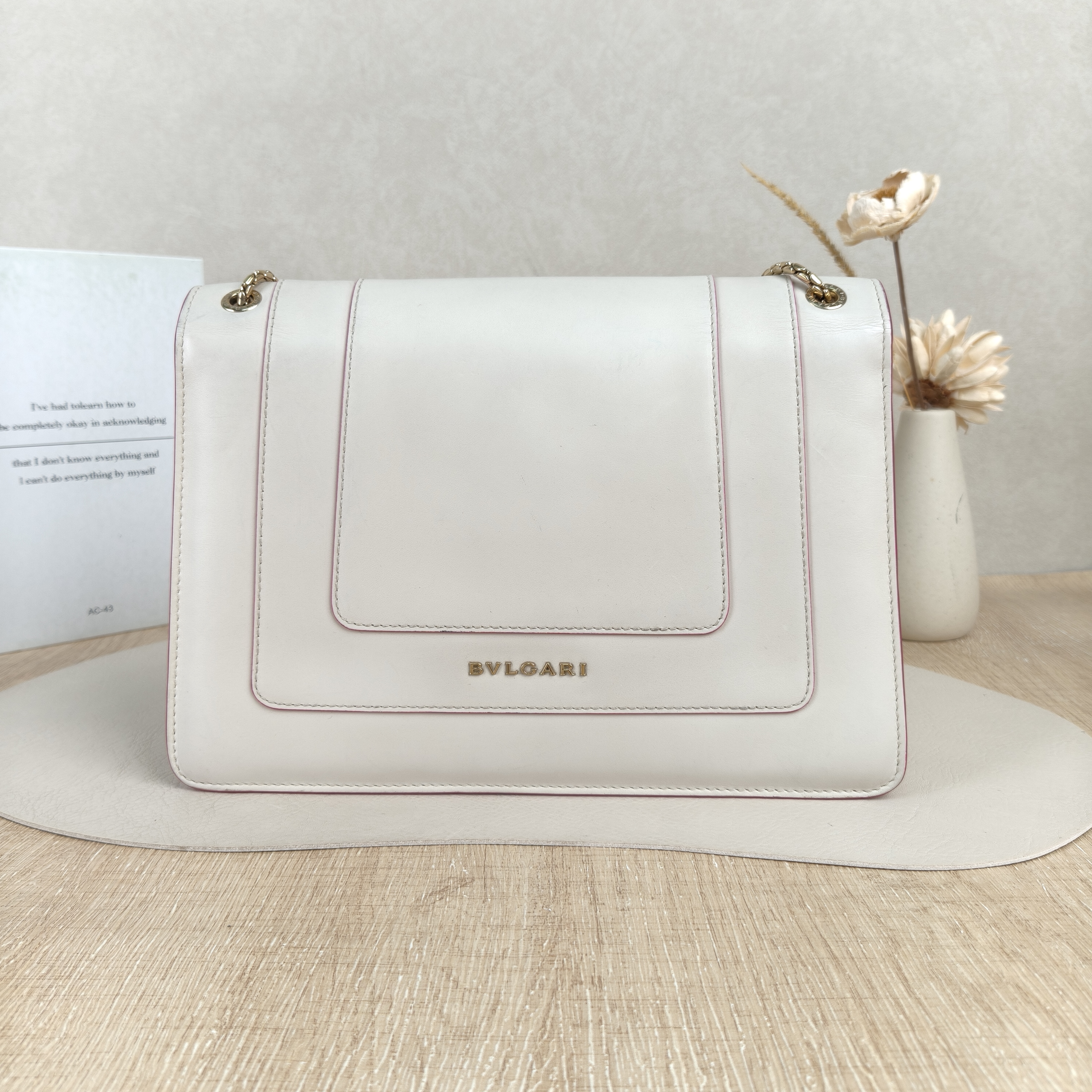 Bvlgari Shoulder Bag Serpenti Forever Collection Crossbody Bag White Calfskin Medium27.5 × 7 × 18 cm Conditioned — cover view 2 of 8