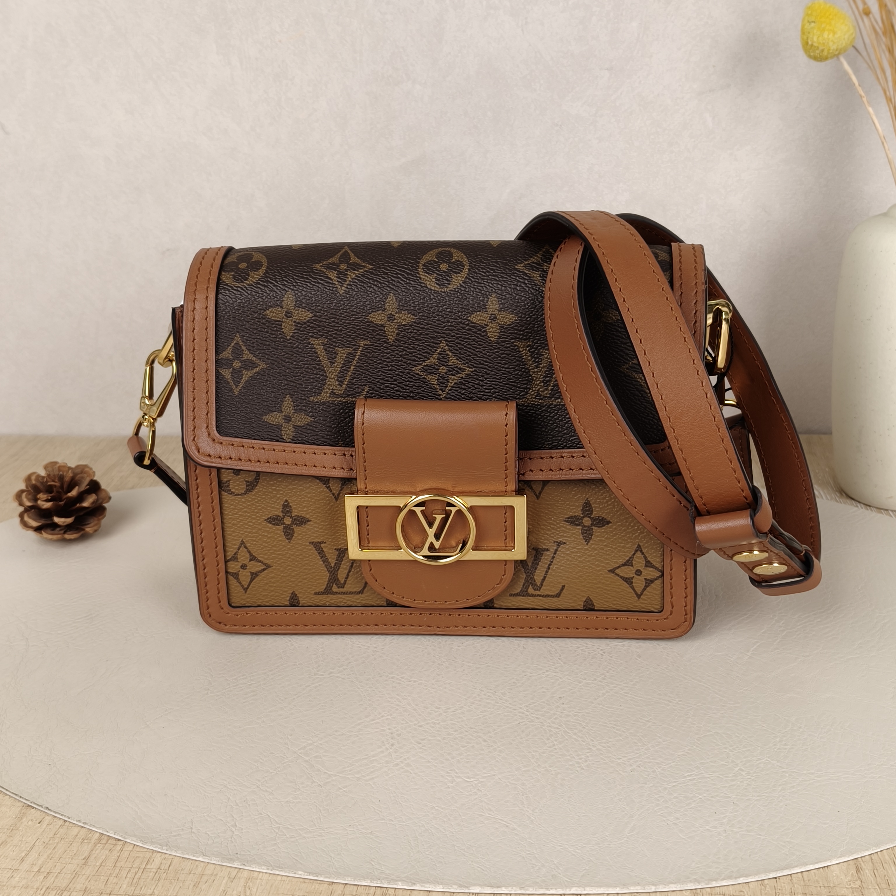 Louis Vuitton Crossbody Bag Dauphine Monogram PV Cmini20 × 9 × 15 cm