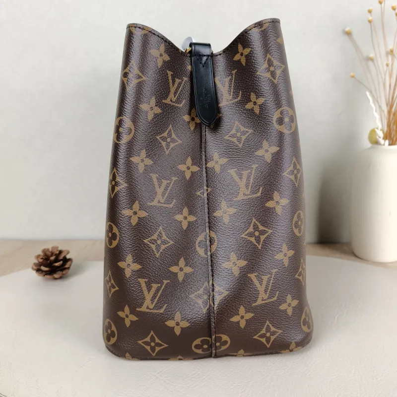 Louis Vuitton Shoulder Bag NÉONOÉ Bucket Bag Black PVC Medium26 × 17.5 × 26 cm — detail view 8 of 10