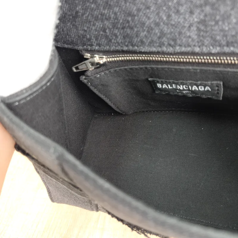 BALENCIAGA Crossbody Bag Hourglass Hourglass Bag Grey Small 23 × 10 × 14 cm — detail view 2 of 13