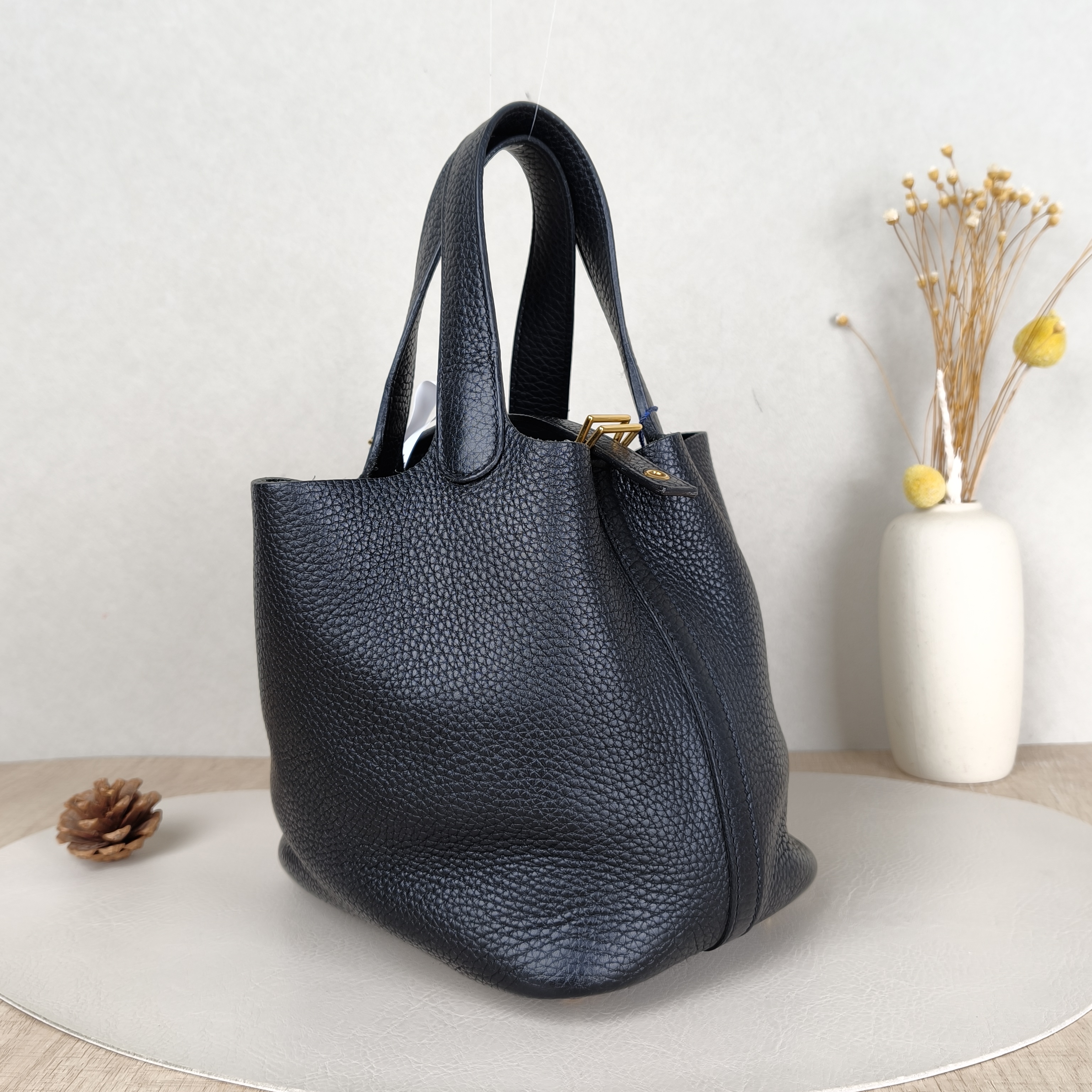 Hermès Top Handle Bag Picotin Lock 18 18 Small18 × 13 × 18 cm — cover view 2 of 5