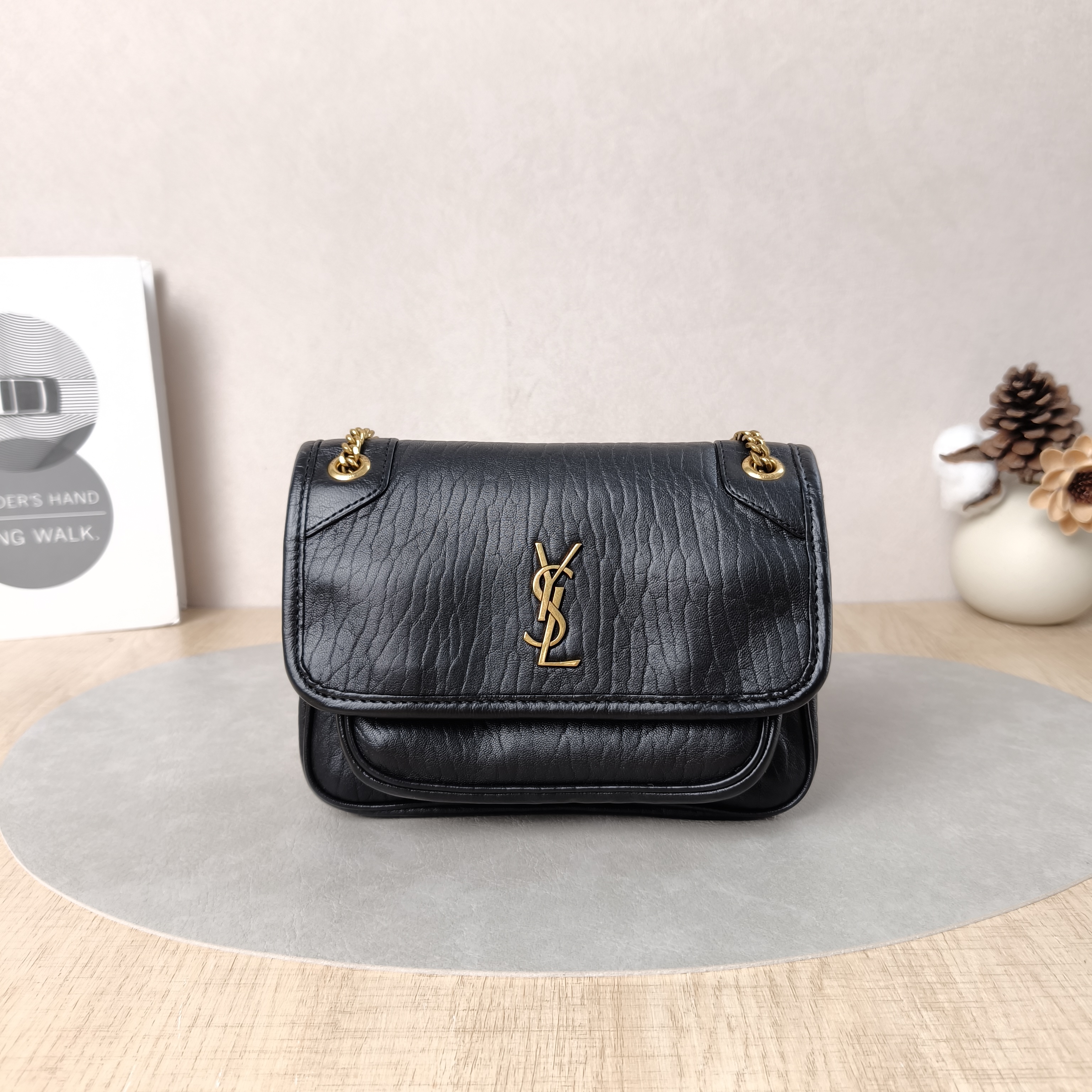 SAINT LAURENT Crossbody Bag Niki Black with Gold-Tone Hardware Lambskinmini18 × 5 × 12.5 cm