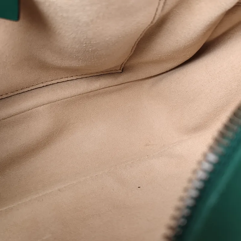 GUCCI Crossbody Bag GG Marmont Marmont Camera Bag Green Calfskin Small24 × 7 × 13 cm — detail view 4 of 13