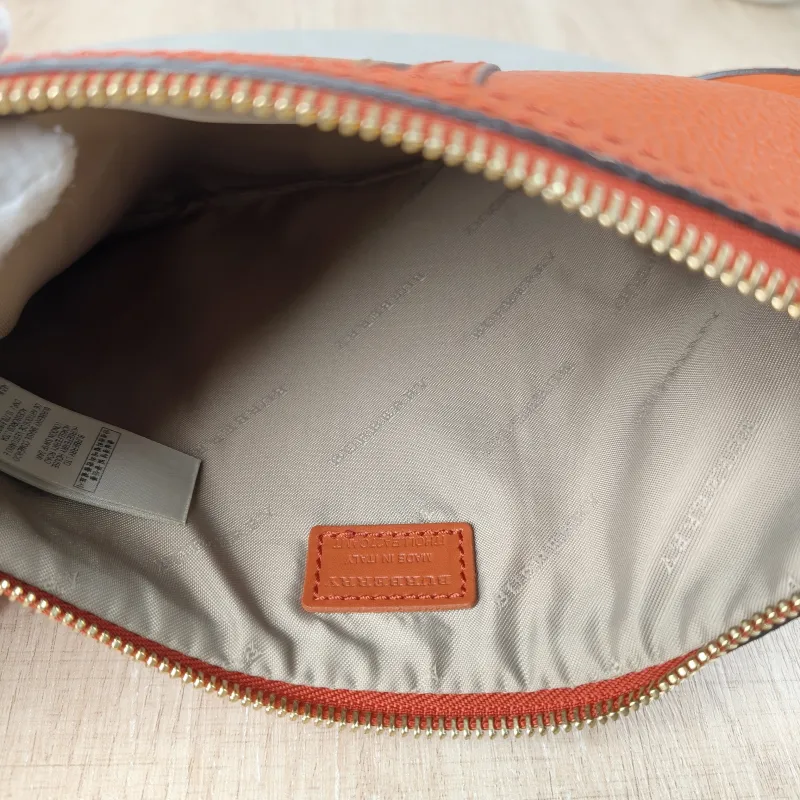 BURBERRY Clutch Clutch Calfskin One Size 24*17 — detail view 3 of 8