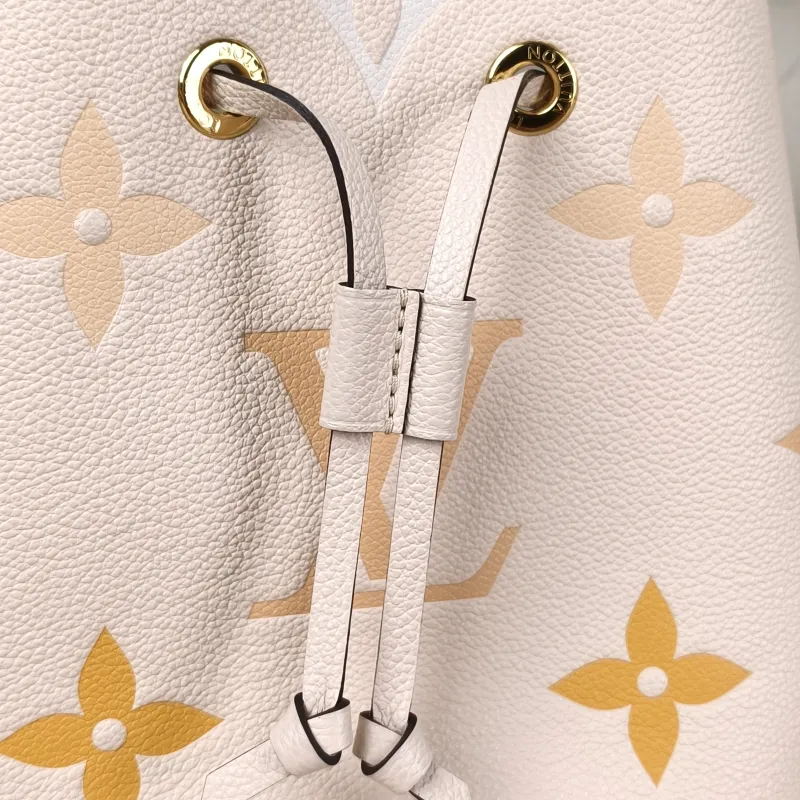 Louis Vuitton Crossbody Bag NÉONOÉ Bucket Bag BB Monogram Empreinte Embossed Calfskin BB 20 × 13 × 20 cm — detail view 4 of 11