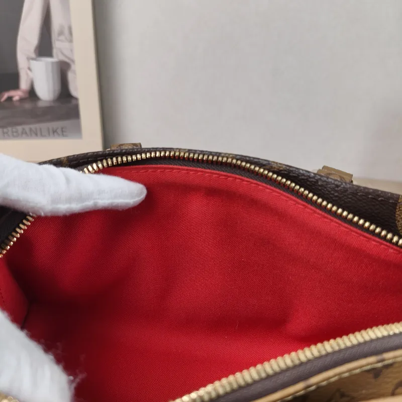 Louis Vuitton Crossbody Bag Onthego East West Monogram PVC Small 25 × 10 × 13 cm — detail view 5 of 16