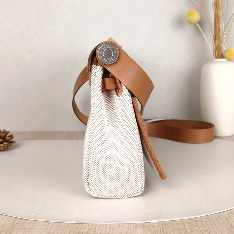 Hermès Shoulder Bag Herbag Zip 20 Beige Canvas mini20 × 7 × 17 cm — detail view 11 of 17