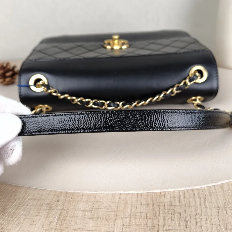 Chanel Crossbody Bagcf Collection Crossbody Bag Black Calfskin One Size22 × 6 × 16 cm — detail view 1 of 14