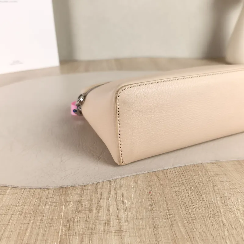 Loro Piana Crossbody Bag Extra Pocket L19 Calfskin One Size 19 × 7 × 11.5 cm — detail view 4 of 8