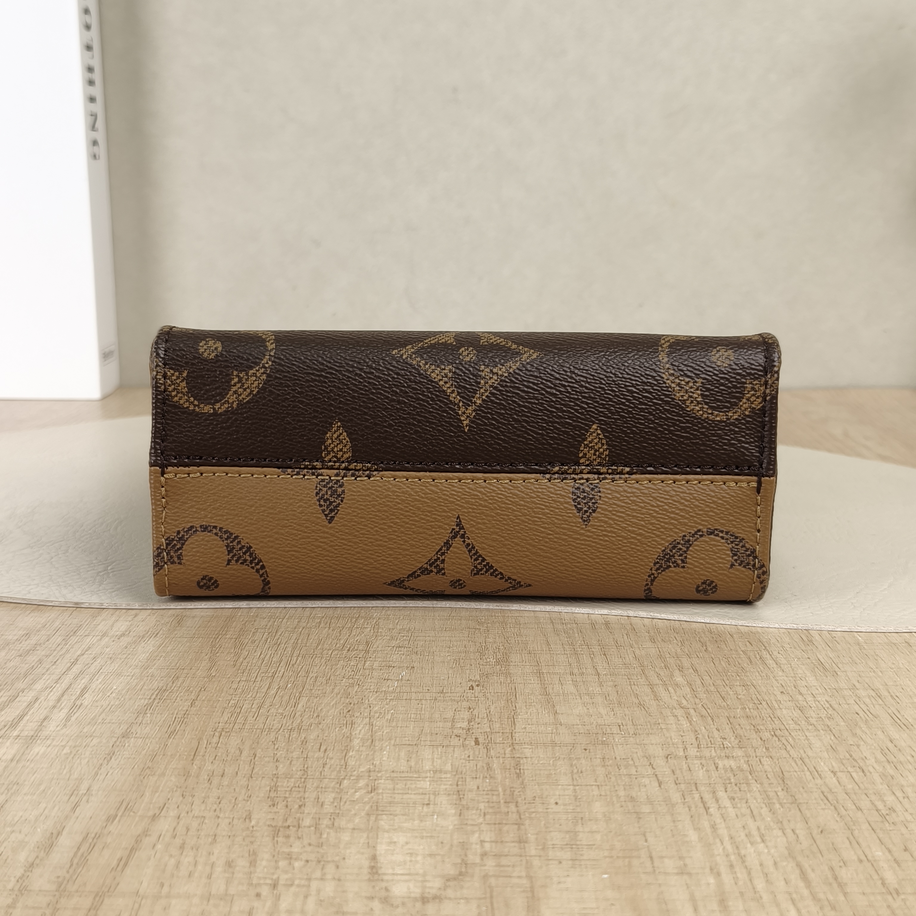 Louis Vuitton Crossbody Bag Onthego BB Monogram PVCBB18 × 8.5 × 15 cm — cover view 5 of 5