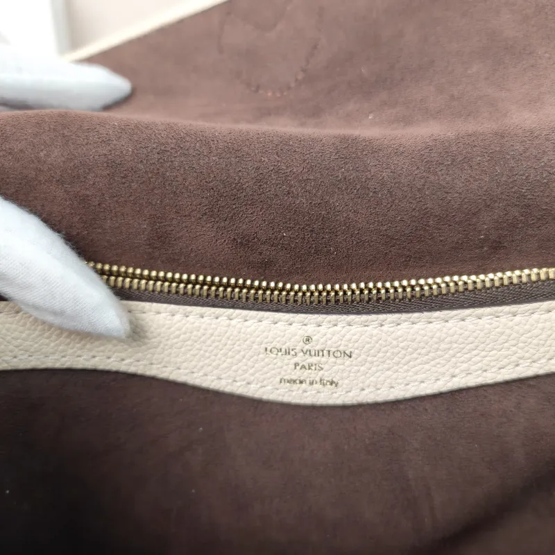 Louis Vuitton Crossbody Bag Diane Baguette Bag White Monogram Empreinte Embossed Calfskin Small 24 × 9 × 15 cm — detail view 4 of 11