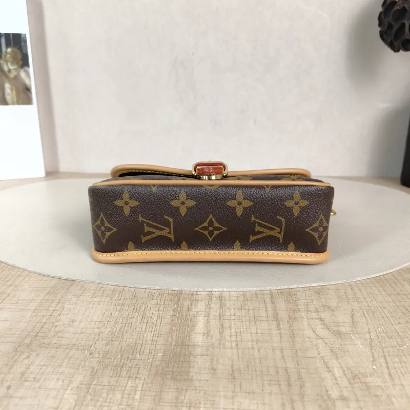 Louis Vuitton Crossbody Bag Diane Baguette Bag Monogram PVC nano 19 × 6 × 10.5 cm — cover view 4 of 6