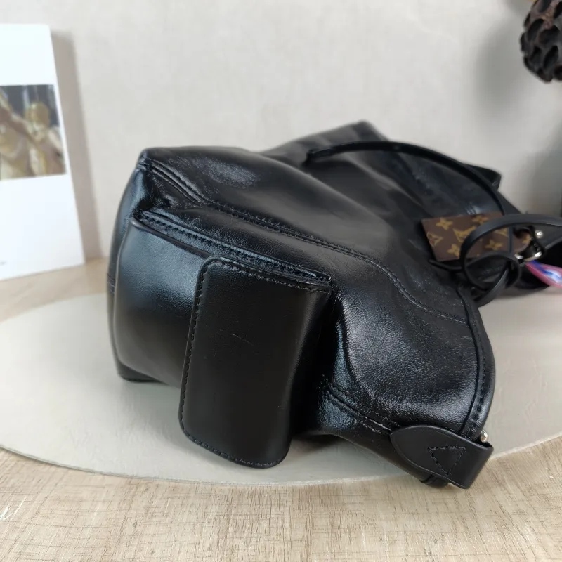 Louis Vuitton Crossbody Bag Carryall Cargo Vibe Black SL ambskin Small 33.5 × 15 × 23 cm — detail view 6 of 10