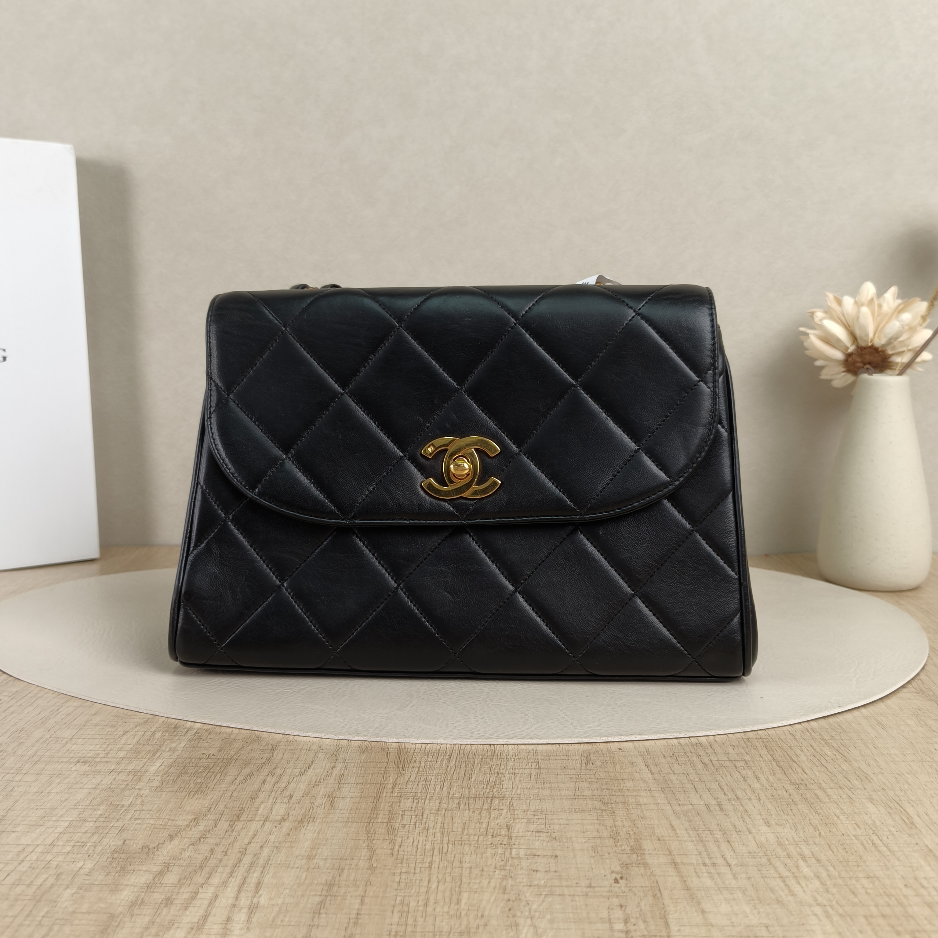 Chanel Vintage kelly Conditioned Black Lambskin One Size25 × 10 × 17 cm