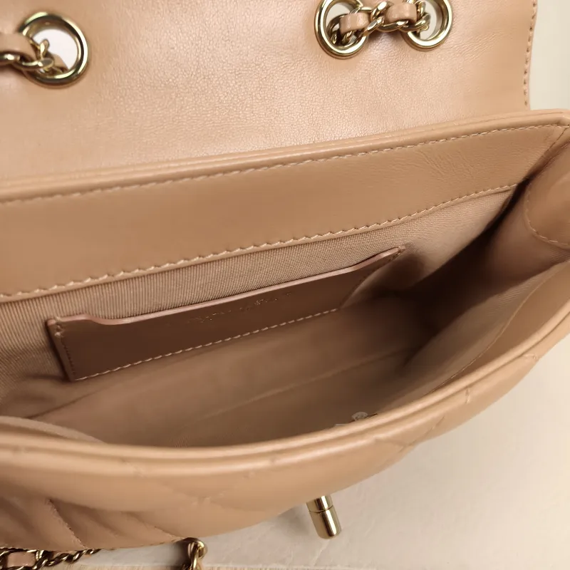 Chanel Crossbody Bag Crossbody Bag Taupe Calfskin One Size20 × 3.5 × 14 cm — detail view 8 of 15