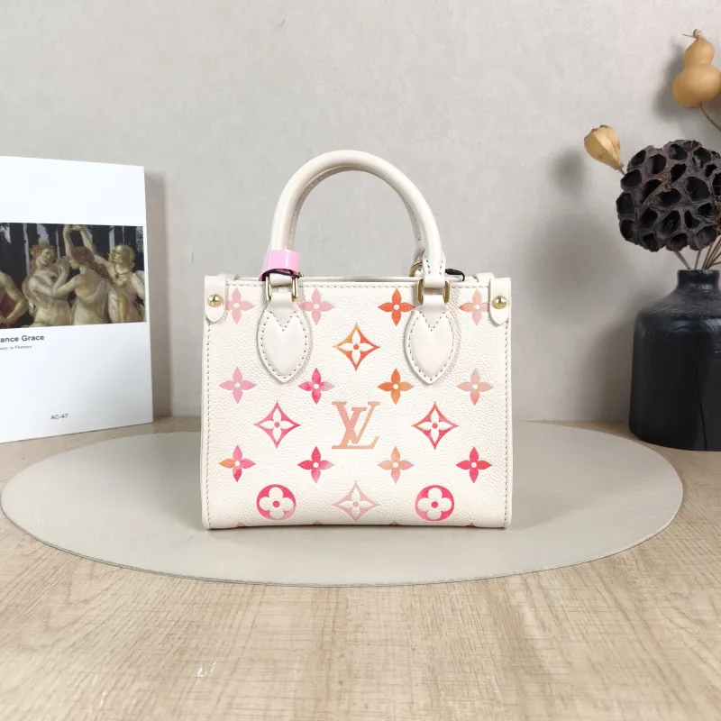 Louis Vuitton Crossbody Bag Onthego BB Empreinte Embossed Calfskin BB18 × 8.5 × 15 cm