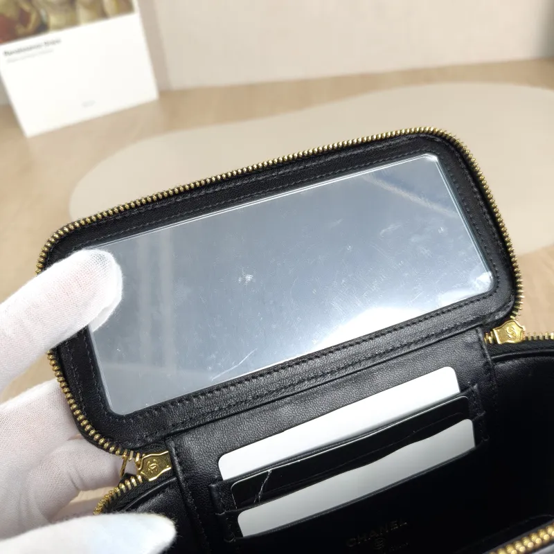 Chanel Crossbody Bag Edition Black Lambskinmini16 × 8 × 9.5 cm — detail view 5 of 14
