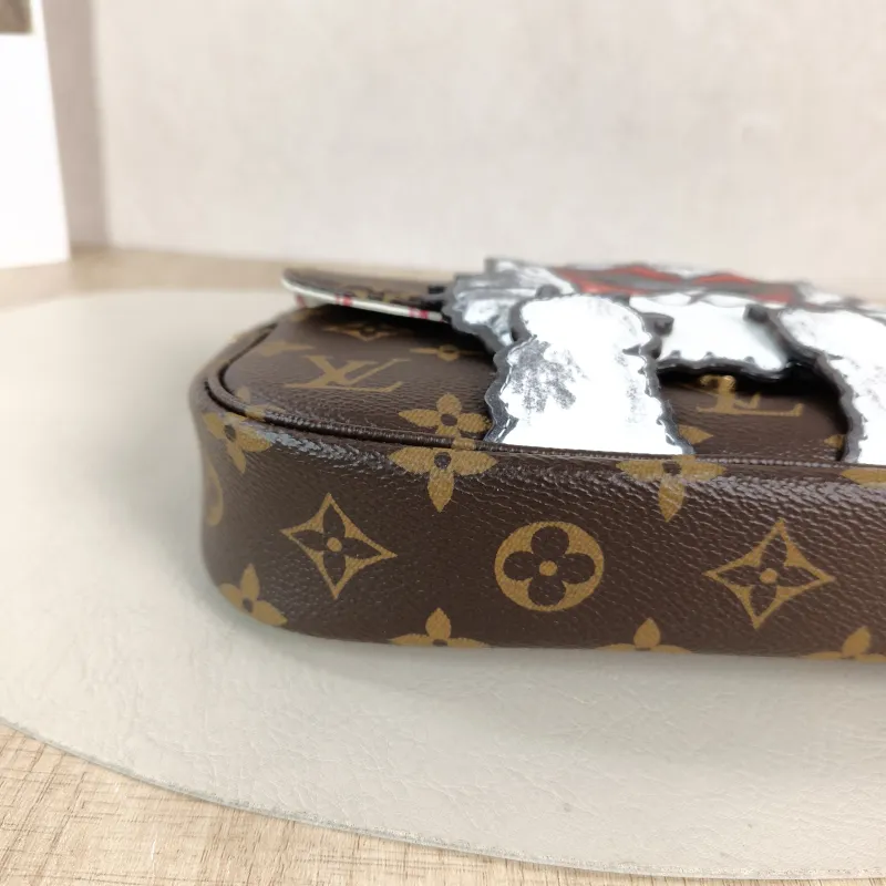 Louis Vuitton Crossbody Bag IVY Monogram PVC Small 23.5 × 4.3 × 12 cm — detail view 8 of 11