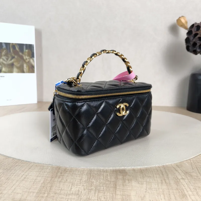 Chanel Crossbody Bag Edition Black Lambskinmini16 × 8 × 9.5 cm — cover view 2 of 5
