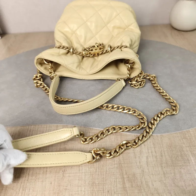 Chanel Shoulder Bag Bucket Bag Yellow Lambskin One Size 17 × 10 × 18.5 cm — detail view 9 of 13