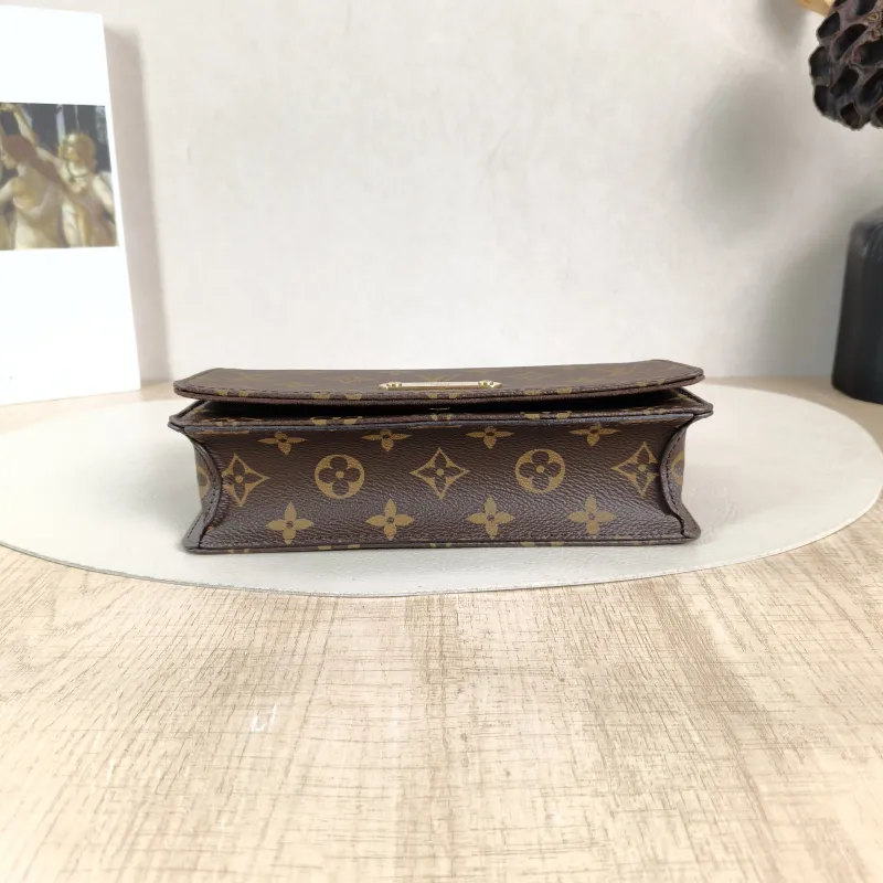 Louis Vuitton Crossbody Bag LILY Chain Bagwoc Monogram PVC 21 × 3.5 × 10.5 cm — cover view 5 of 5