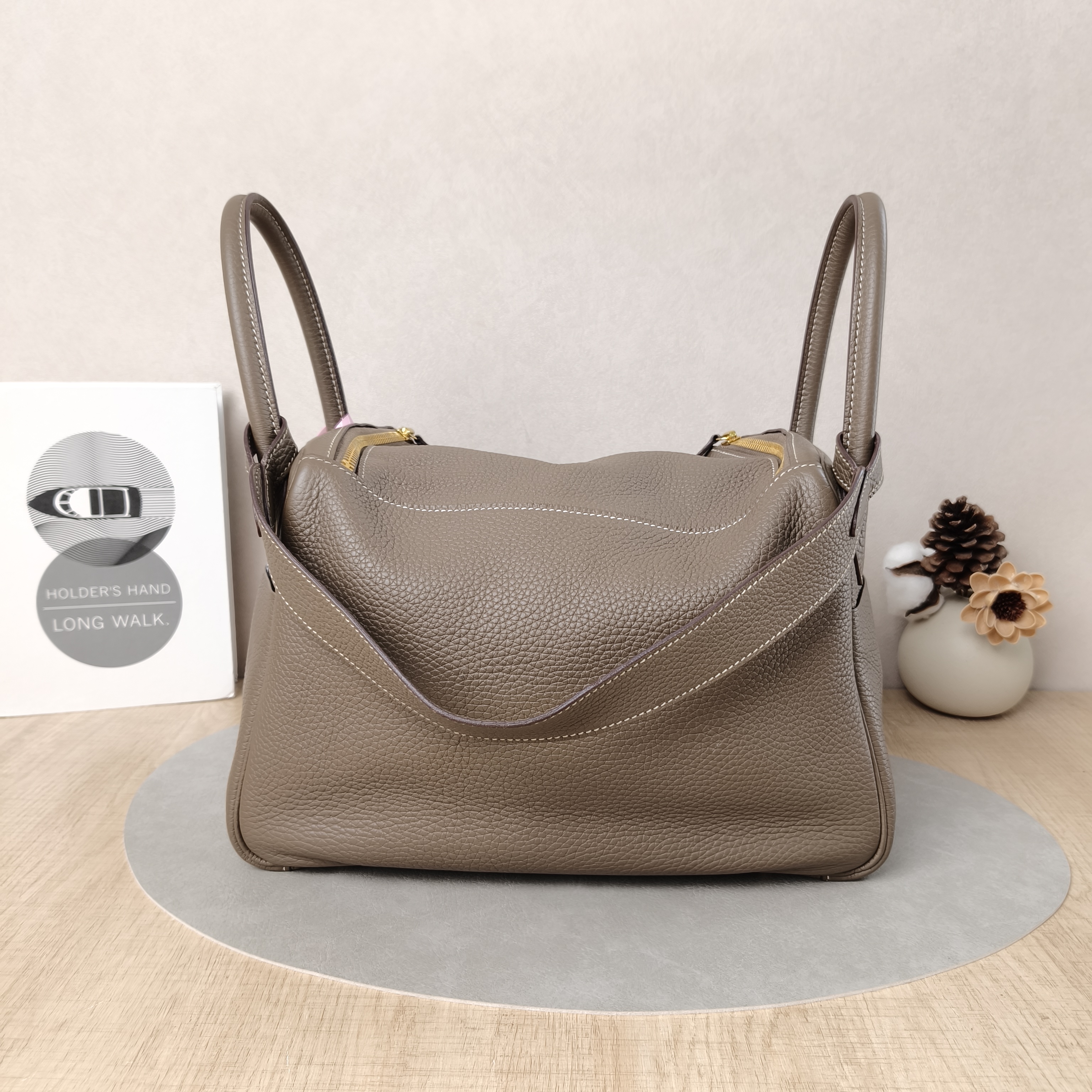Hermès Shoulder Bag Lindy 30 Clemence Taurillon TC Calfskin Medium30 × 15 × 19 cm — cover view 2 of 5