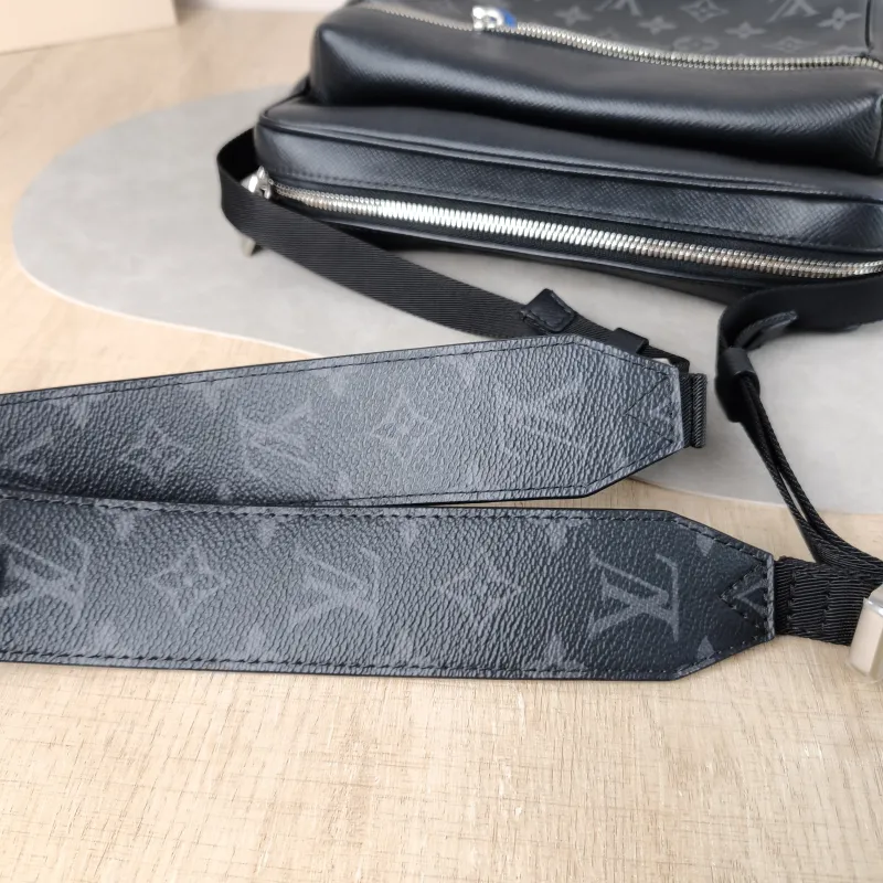 Louis Vuitton Crossbody Bag Outdoor Messenger Bag Black PVC · Calfskin 26 × 10.5 × 20 cm — detail view 9 of 10