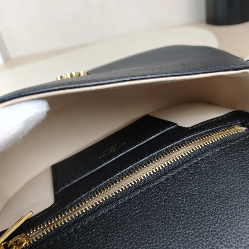 Louis Vuitton Crossbody Bag Pont 9 Soft Messenger Bag Black Calfskin Small21 × 6.5 × 15 cm — detail view 7 of 14