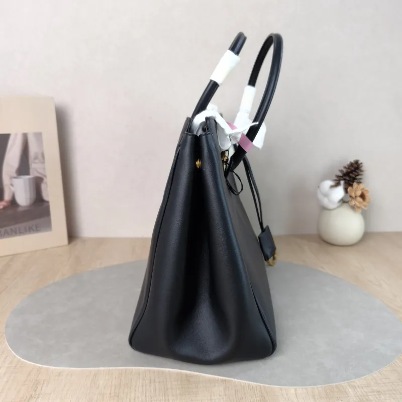 BALENCIAGA Top Handle Bag Hampton Carry All Tote Bag Black Calfskin Small 32 × 16 × 25 cm — detail view 1 of 13