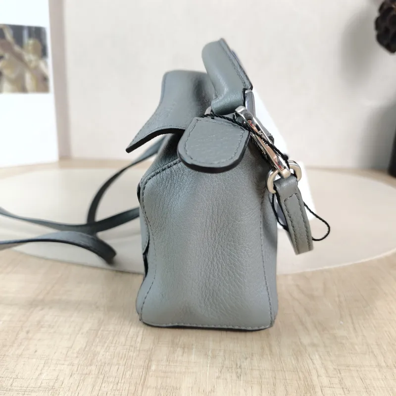 LOEWE Crossbody Bag Puzzle Grey Calfskin Mini 18 × 8 × 12.5 cm — detail view 2 of 11