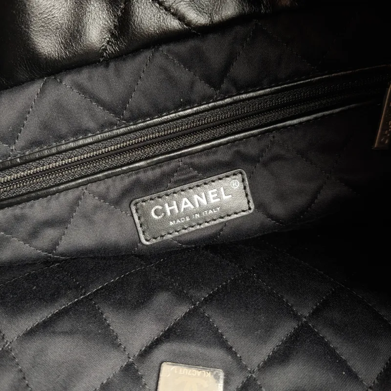 Chanel Shoulder Bag 22Bag Black CC alfskin Large 48 × 10 × 45 cm — detail view 7 of 10