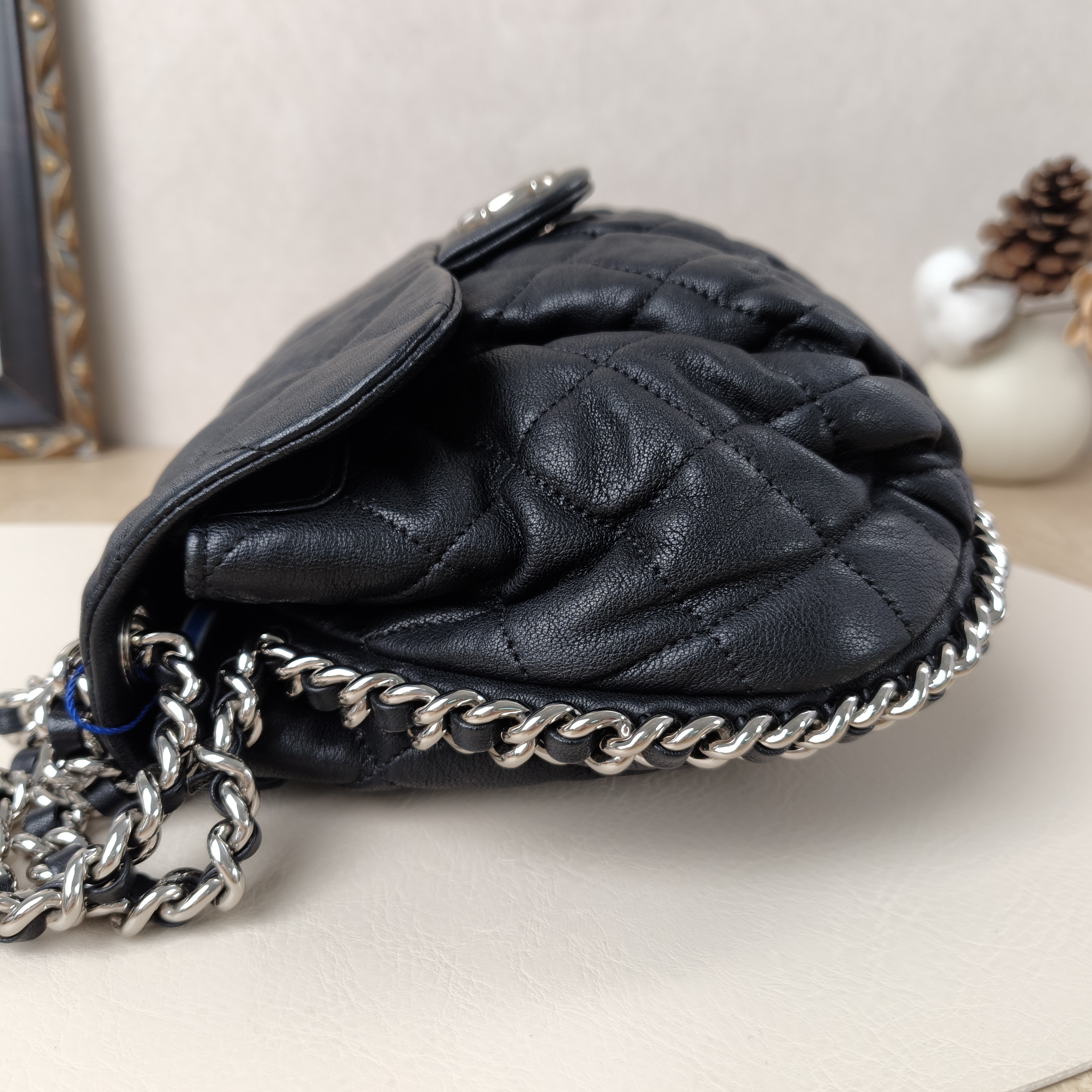 Chanel Shoulder Bag Black Calfskin One Size30 × 4 × 24 cm — cover view 9 of 11