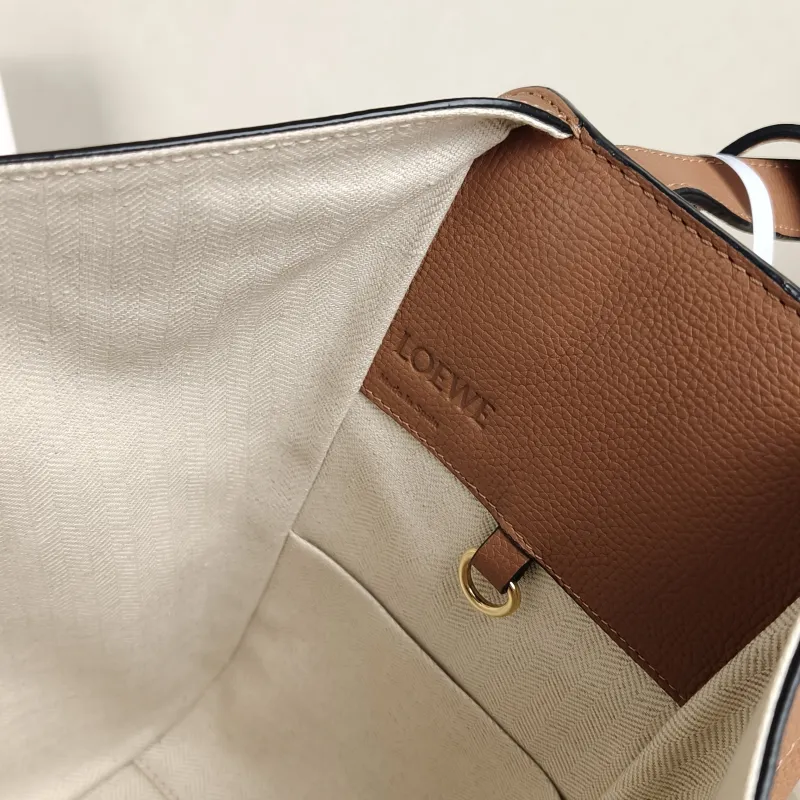 LOEWE Crossbody Bag Hammock Brown Calfskin Medium 29 × 14 × 32 cm — detail view 2 of 11