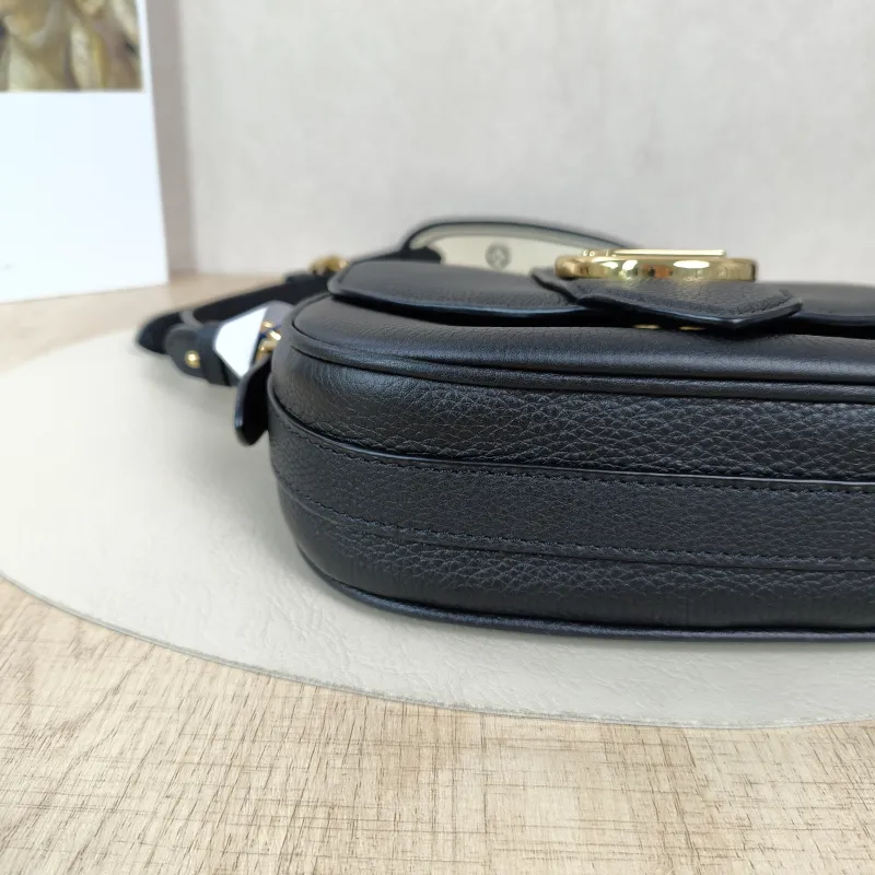 Louis Vuitton Crossbody Bag Pont 9 Soft Messenger Bag Black Calfskin Small21 × 6.5 × 15 cm — detail view 3 of 14