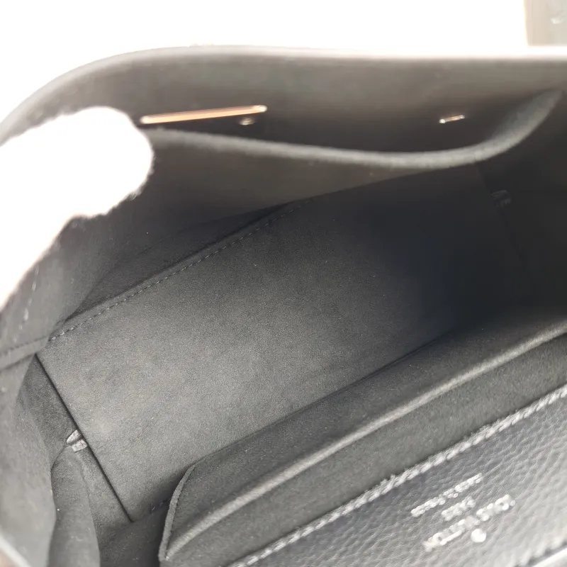 Louis Vuitton Crossbody Bag Lockme Ever Top Handle Bag Black Calfskin Mini 23 × 10 × 17 cm — detail view 11 of 12