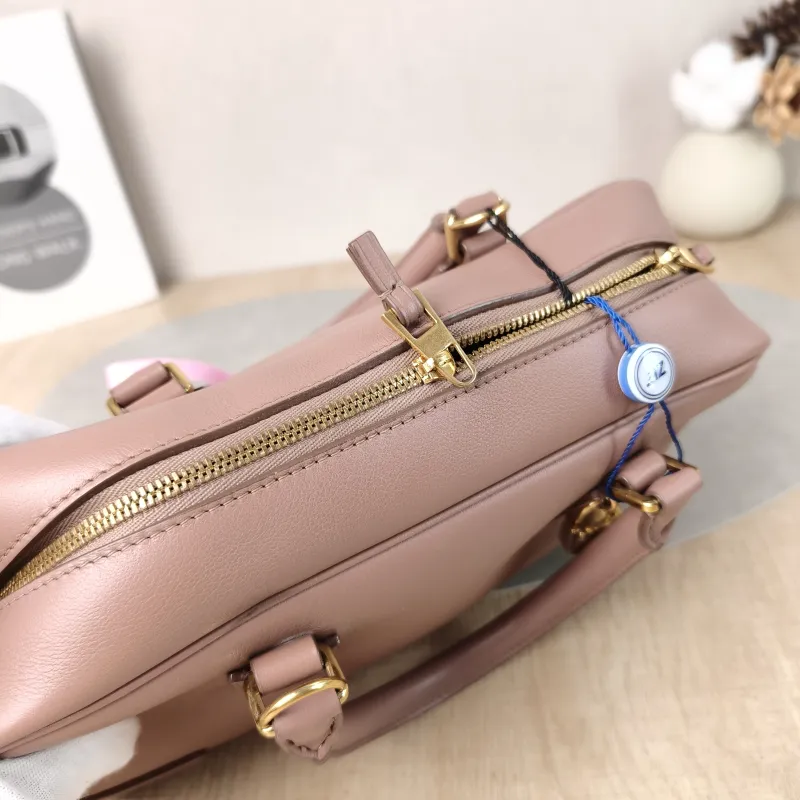 LOEWE Crossbody Bag amazona 19 Calfskin One Size 24 × 19 × 15 cm — detail view 1 of 13
