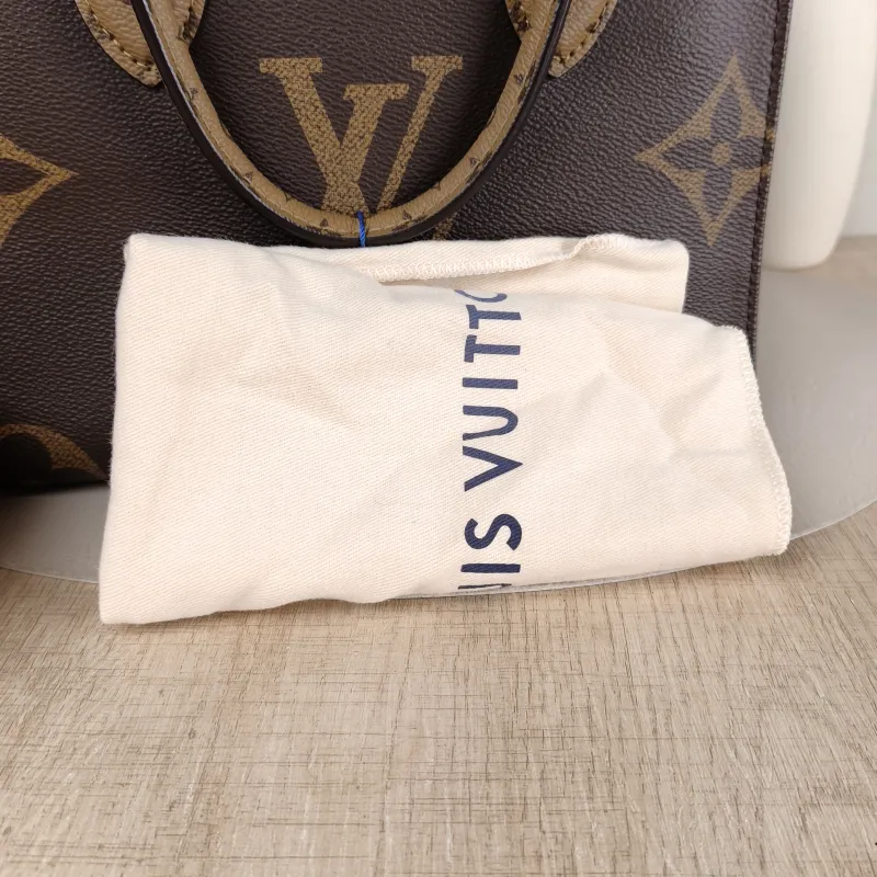 Louis Vuitton Shoulder Bag Onthego Monogram PVC Small 25 × 11.5 × 19 cm — detail view 10 of 13