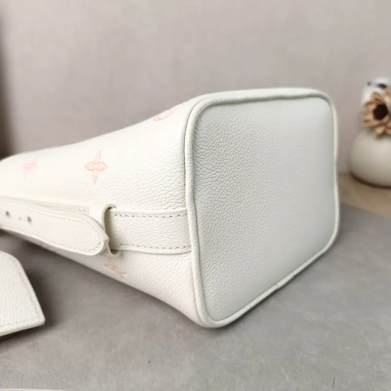 Louis Vuitton Top Handle Bag ALL IN BB White · Pink Calfskin BB 16 × 12 × 18 cm — detail view 2 of 13