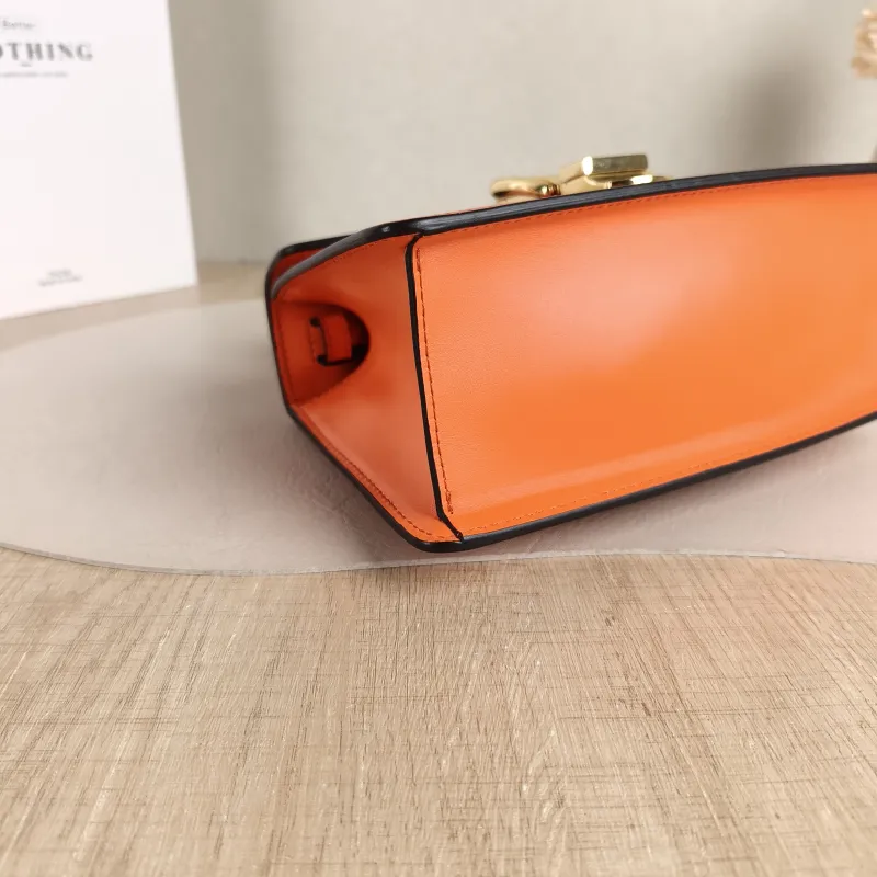 GUCCI Crossbody Bag Sylvie Edition Red Calfskin Mini 20 × 8 × 14 cm — detail view 4 of 11