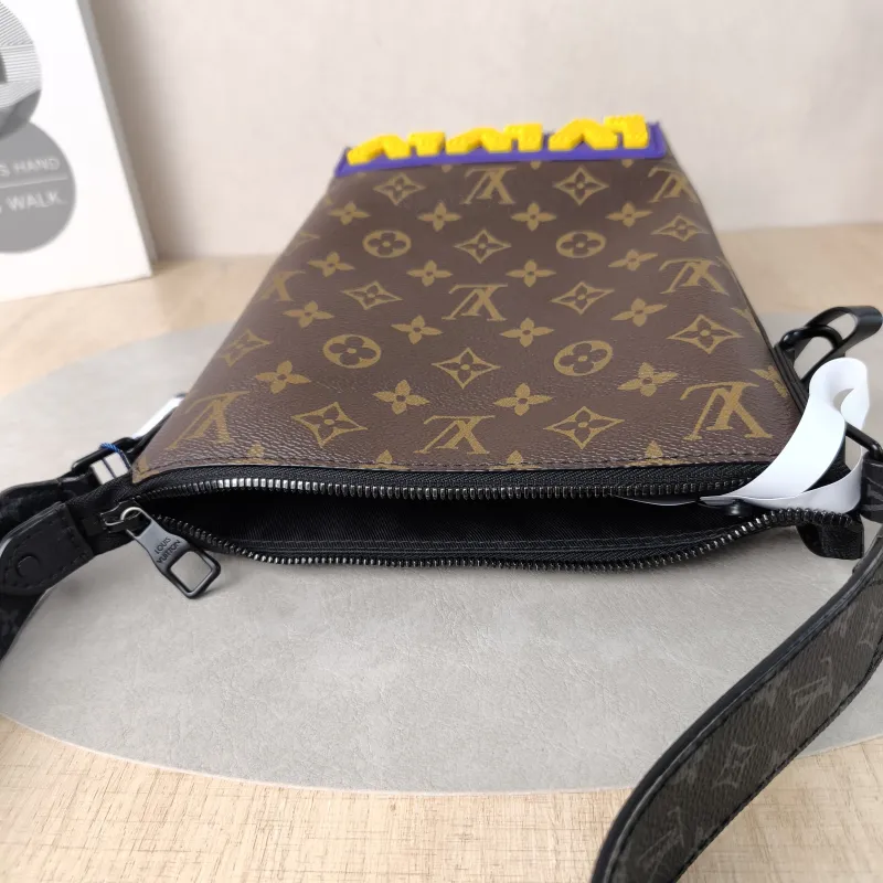 Louis Vuitton Crossbody Bag Cruiser Messenger Bag Monogram PVC One Size16.5 × 10 × 24 cm — detail view 5 of 12